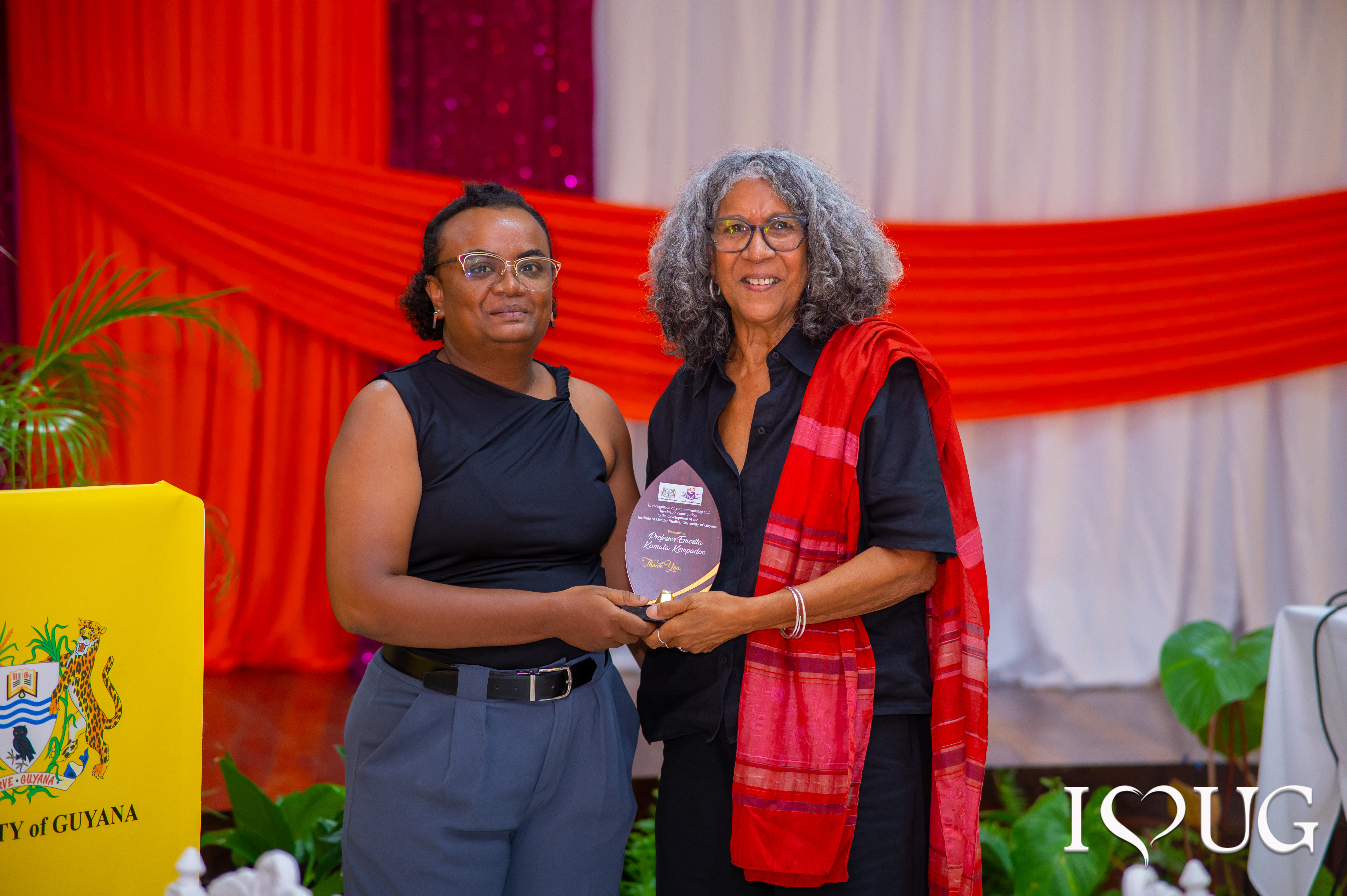 Director of the Institute for Gender Studies, Dr Lisa Edwards, presents a token of appreciation to Professor Emerita Kamala Kempadoo of York University